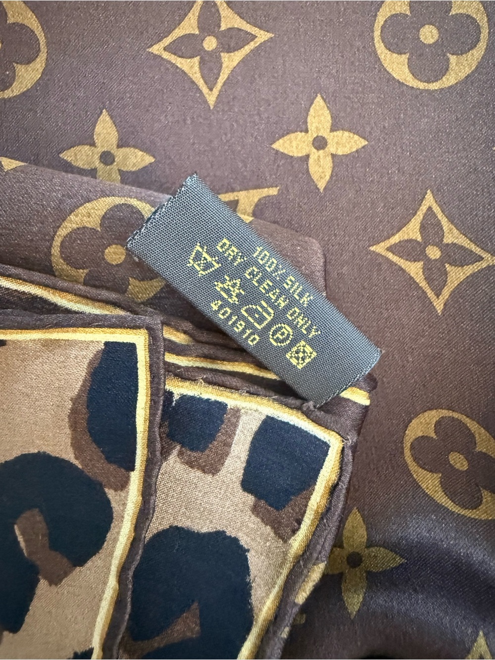Louis Vuitton Brown & Tan Leopard Monogram Silk Wrap - Picture 7 of 7